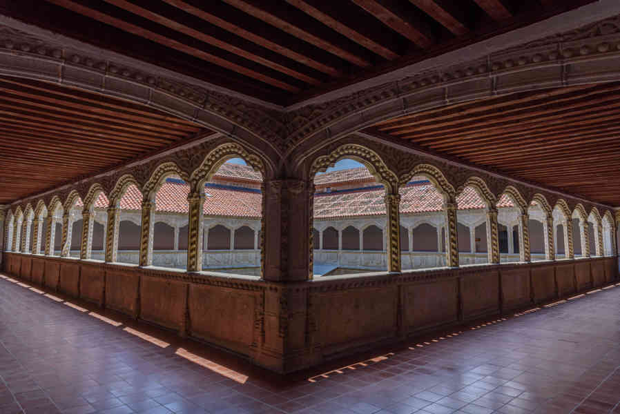 Ávila 098 - real monasterio de Santo Tomás - claustro del Silencio.jpg